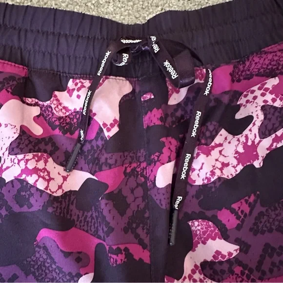 Reebok Womens Printed Essential Running Short with Pockets Pink Camouflage Med - Picture 9 of 9